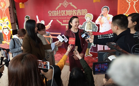 全国社区网络春晚启动仪式王总接受群访4.jpg